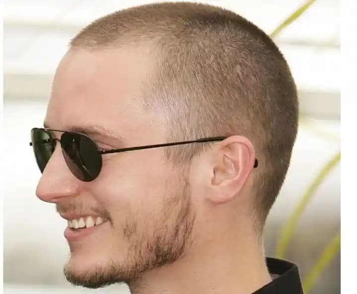 Erkekler İçin 3 Numara Saç Kesimi: Modern, Pratik ve Çok Yönlü Stil Önerileri