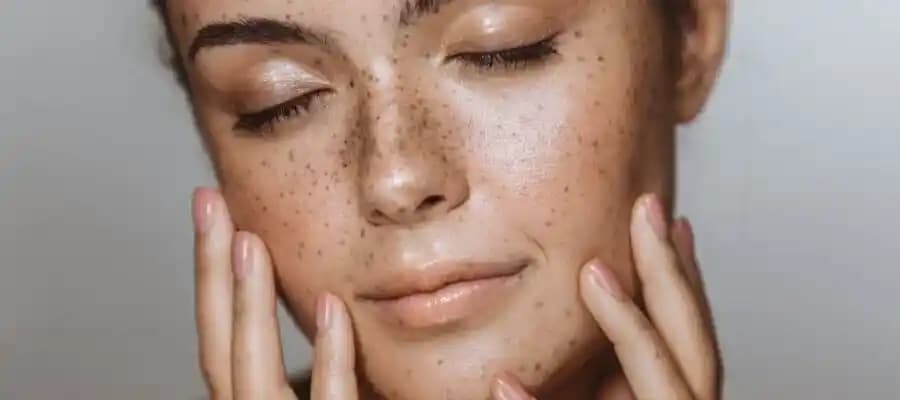 Hassas Cilt Belirtileri, Bakımı ve Doğru Ürün Seçimi Hakkında Kapsamlı Rehber