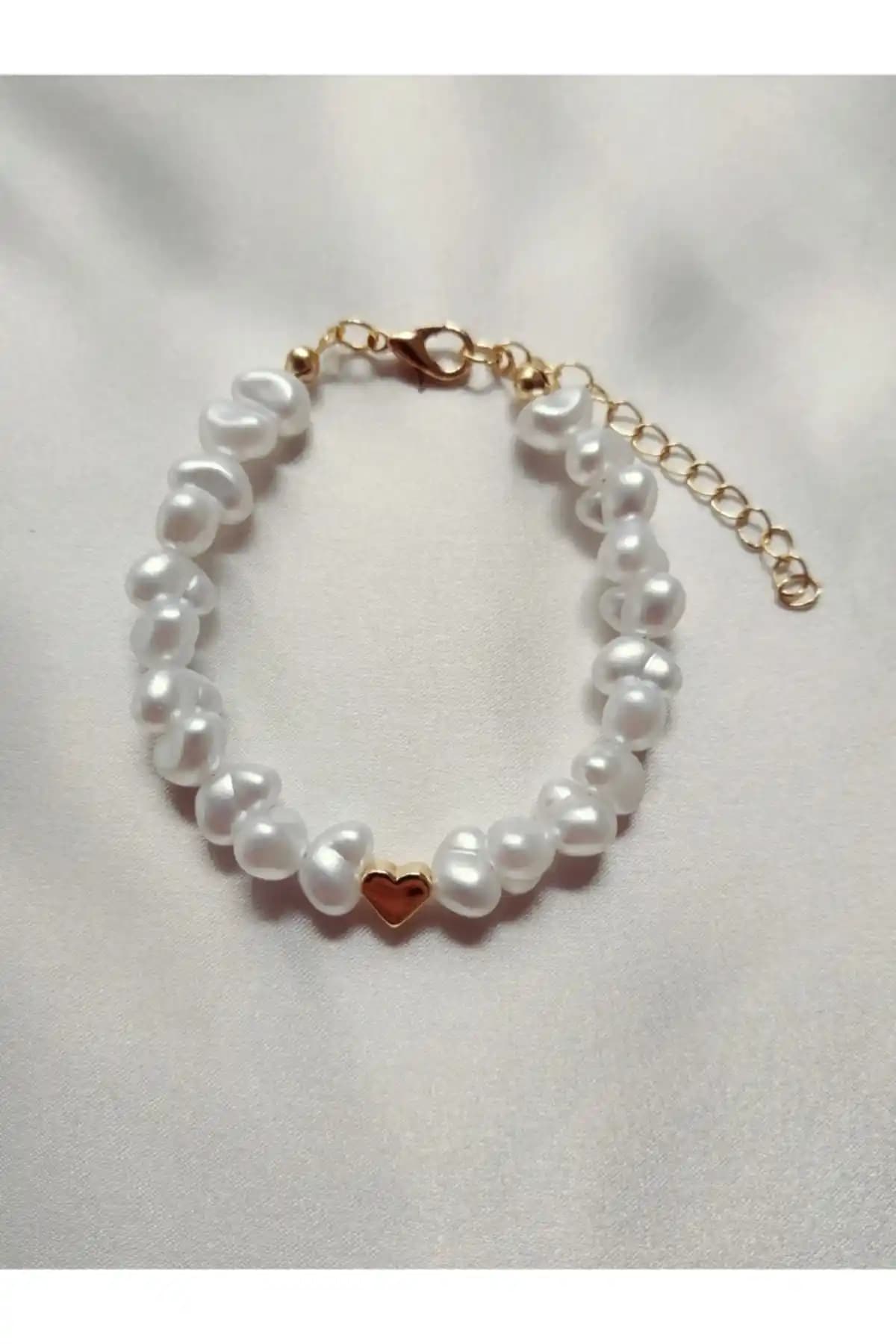 Fata Morgana Accessory Kalpli Beyaz Barok Incili Bileklik: Şık ve Alerji Dostu Tasarım