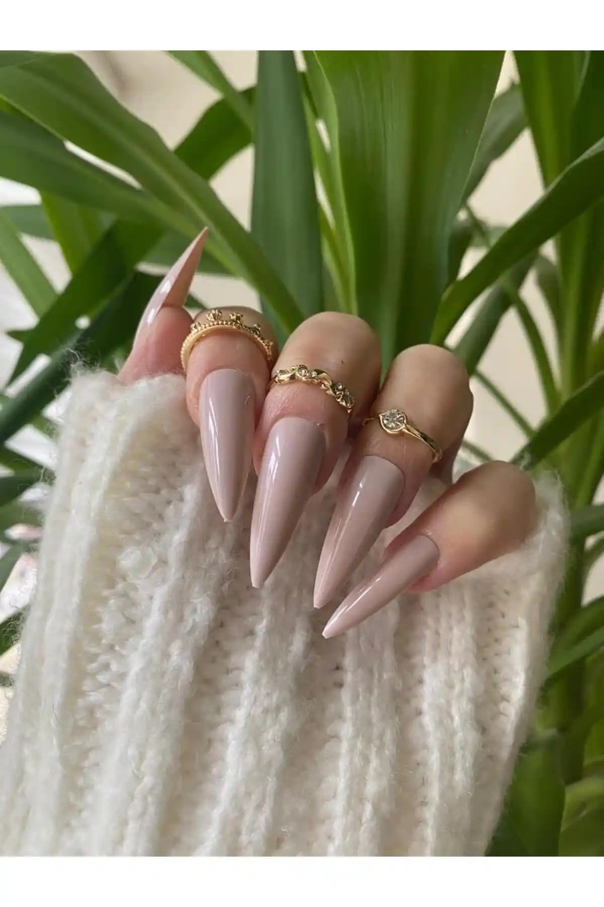 SYBELLE KOZMETİK 100 Adet Bej Stiletto Takma Tırnak ile Doğal ve Şık Görünüm