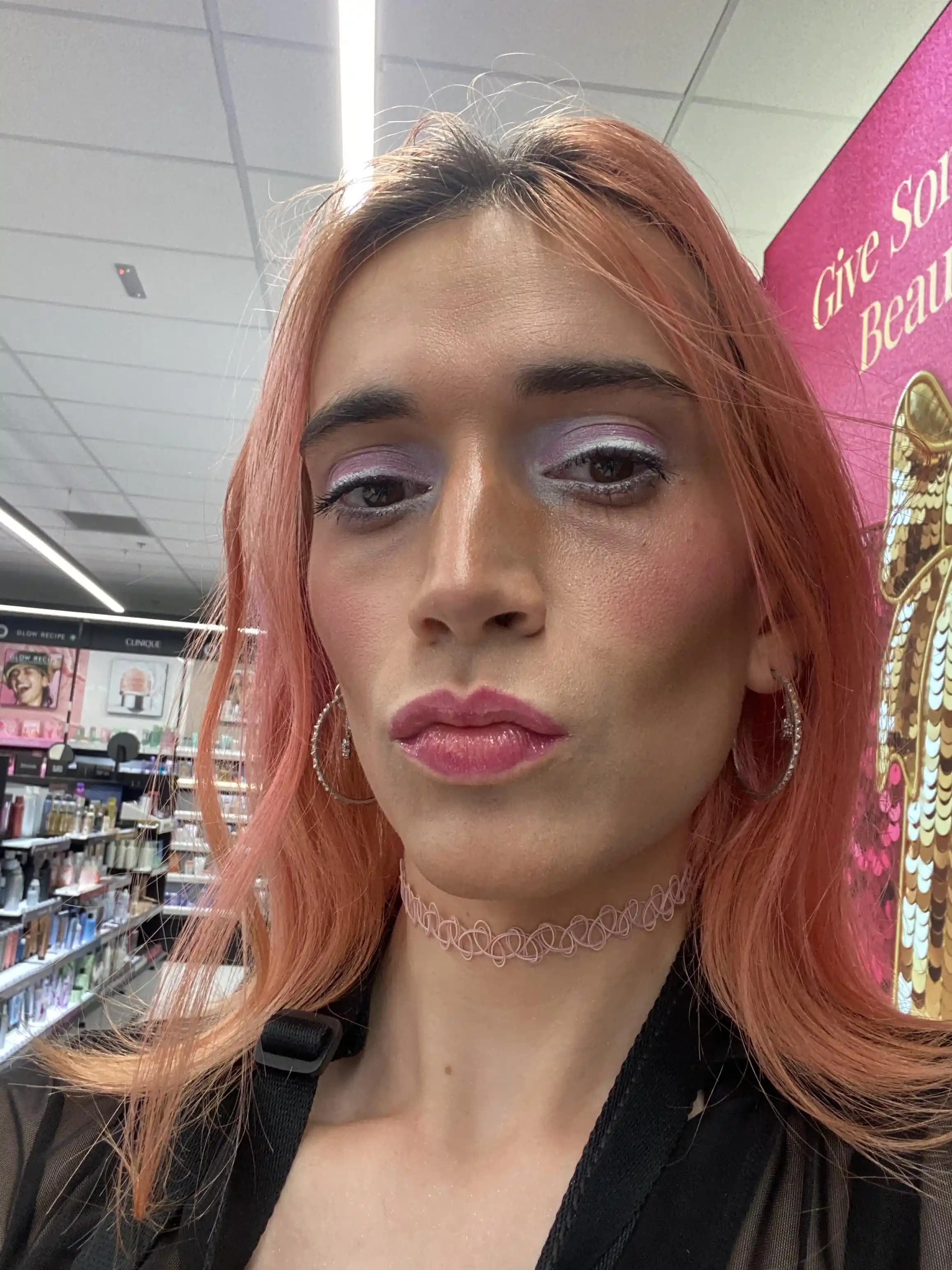 Bronzer ve Göz Makyajında Renk Uyumu ve Ürün Seçimi: Doğal ve Kalıcı Sonuçlar