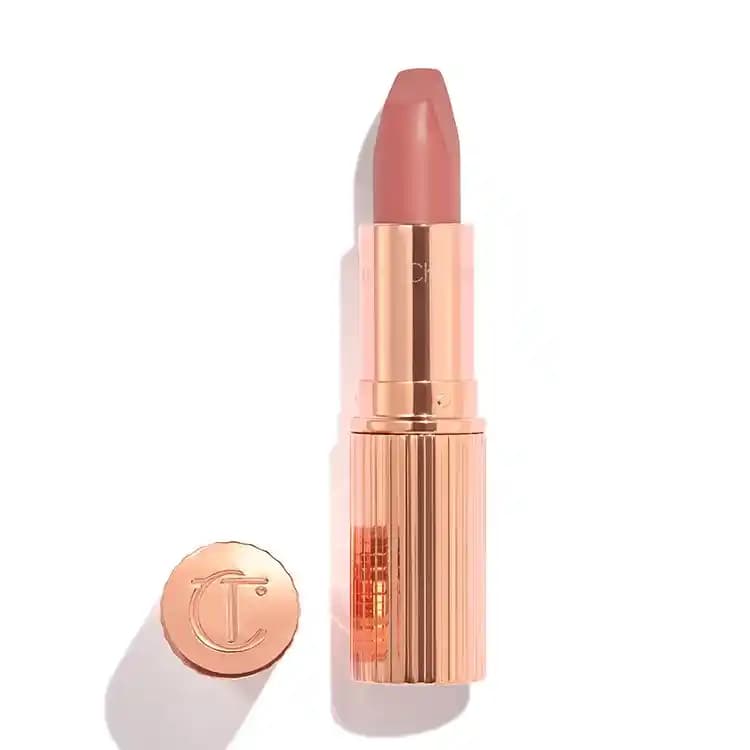 Charlotte Tilbury Markasının Renk Uyumu, Ürün Kalitesi ve Pazarlama Stratejisi Üzerine Analiz