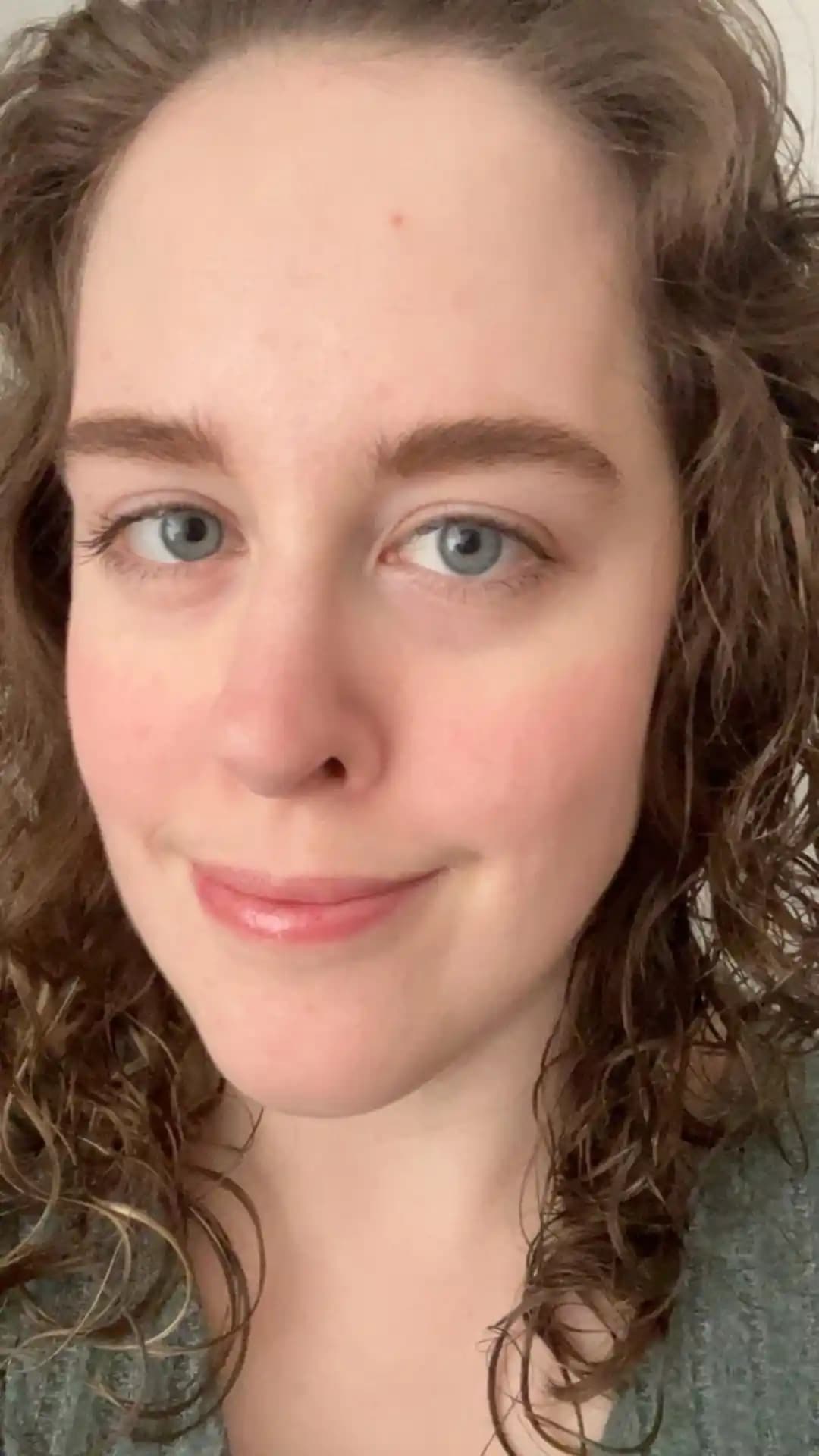 Doğal ve Yumuşak Makyaj İçin Başlangıç Rehberi: Minimal Ürünlerle Taze Görünüm