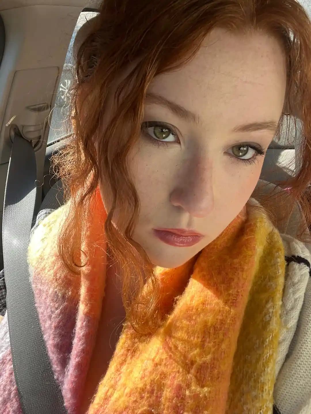 Göz Makyajını Tamamlayan Yüz Makyajı Teknikleri ve Denge Sağlama Yöntemleri