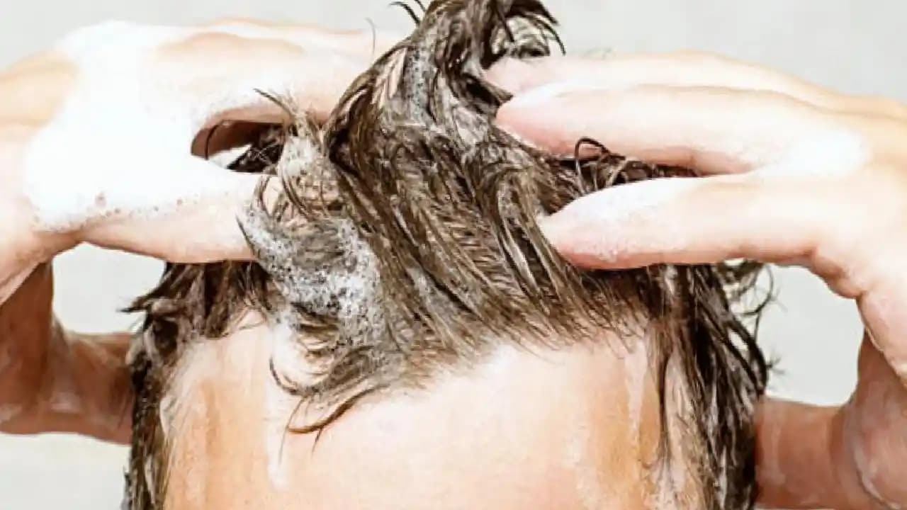 Günlük Saç Yıkamanın Saç ve Saç Derisi Sağlığı Üzerindeki Etkileri ve Bakım Önerileri