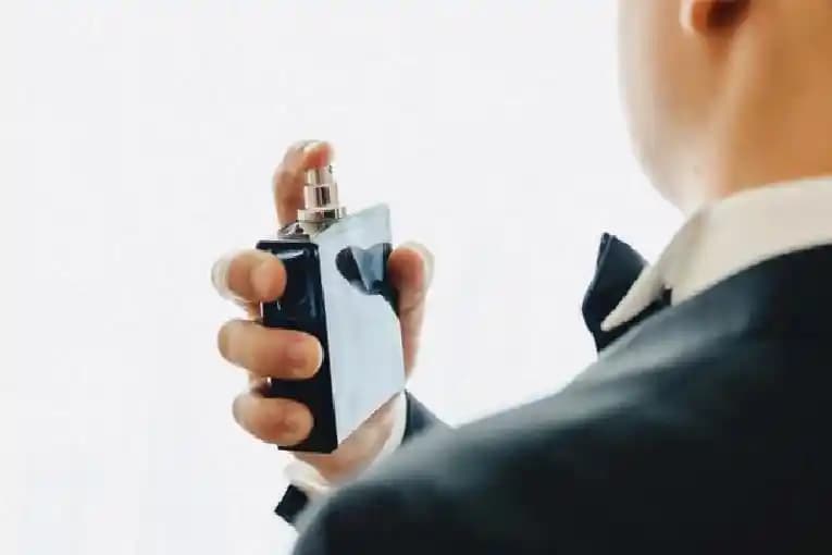 İmza Kokusu Seçimi ve Popüler Parfüm Tercihleri Hakkında Kapsamlı Rehber