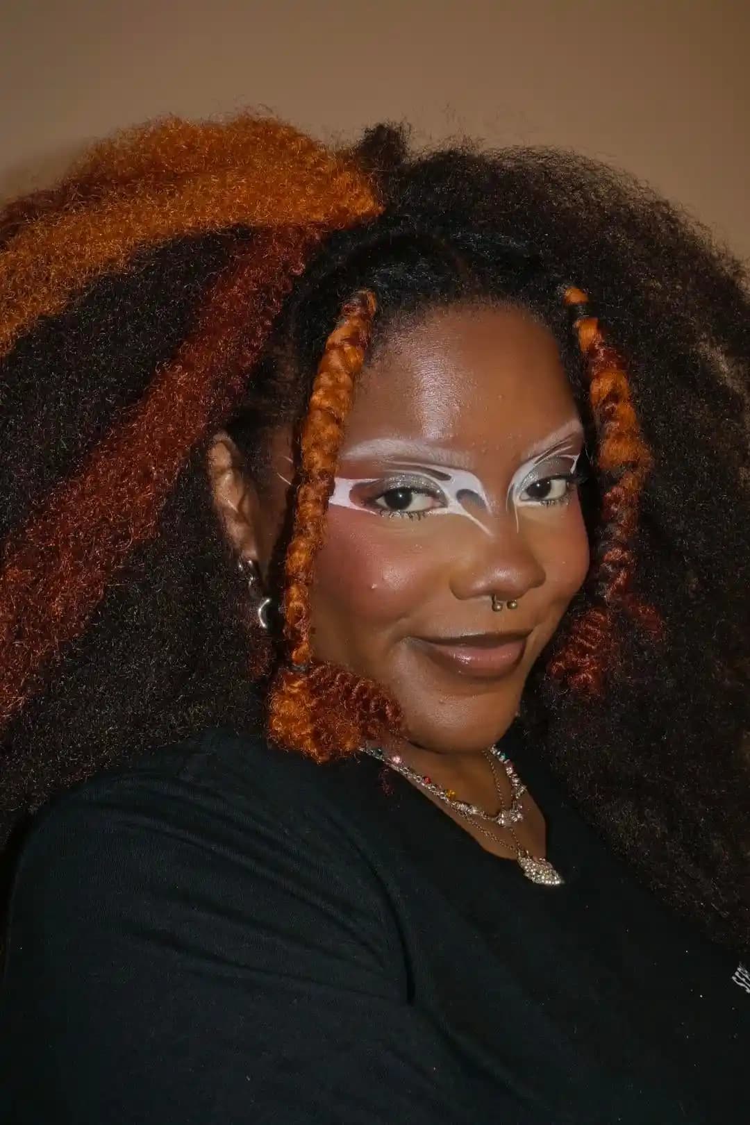 İş Yerinde Cesur ve Grafik Makyaj: Ürün Seçimi ve Uygulama Teknikleriyle Profesyonel Görünüm