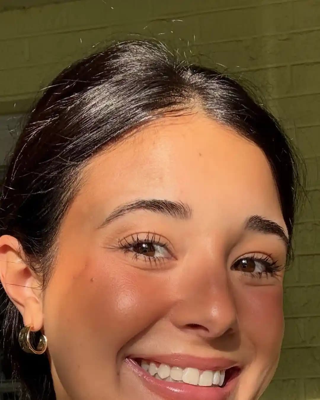 Kaş Şekillendirme Teknikleri ve Doğal Görünüm İçin Önemli İpuçları