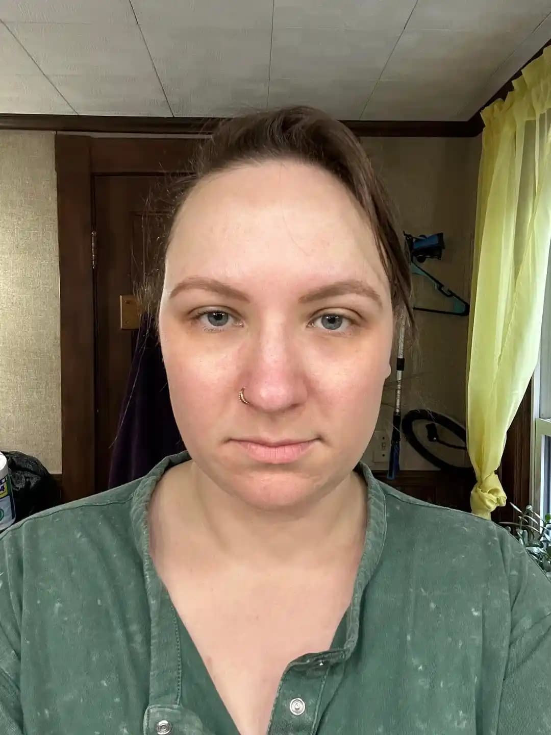 Kaş Şekillendirme ve Makyajında Doğru Renk ve Form Seçimiyle Doğal Görünüm