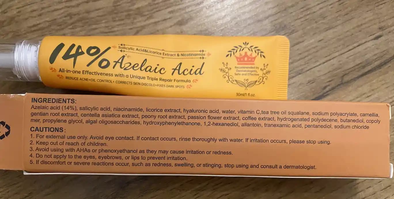 Reçetesiz %14 ve Reçeteli %15 Azelaik Asit Ürünleri Arasındaki Etkinlik ve İçerik Farkları