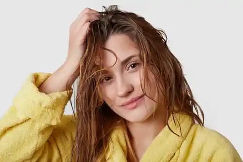 Saç Bakımı: Saç Tipine Göre Doğru Ürün ve Yöntemlerin Önemi