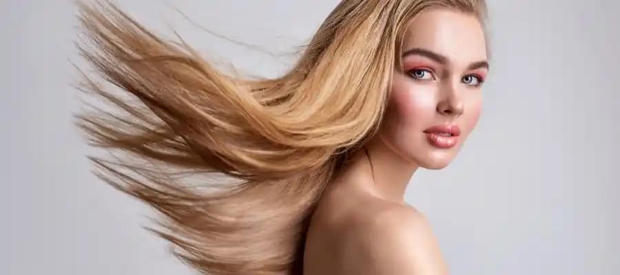 Saçta Glossing İşlemi: Parlaklık ve Yarı Kalıcı Renk Tonlama Yöntemleri