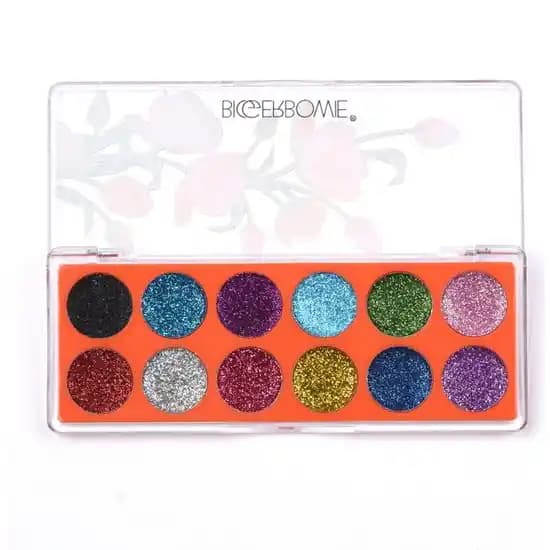 Simli Siyah Göz Farlarının Özellikleri, Kullanımı ve Makyajdaki Rolü