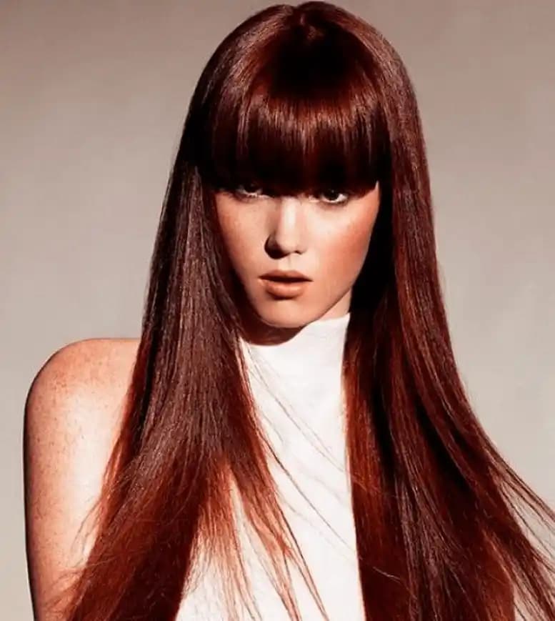 2024'te Düz Saç Renkleri: Doğal Tonlar ve Bakım İpuçlarıyla Şık Görünüm