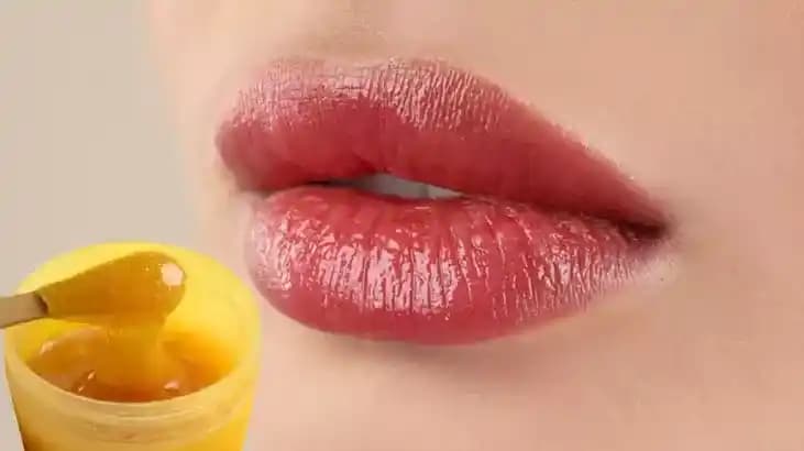 Doğal Dudak Bakımı: Sağlıklı ve Nemli Dudaklar İçin Etkili Yöntemler