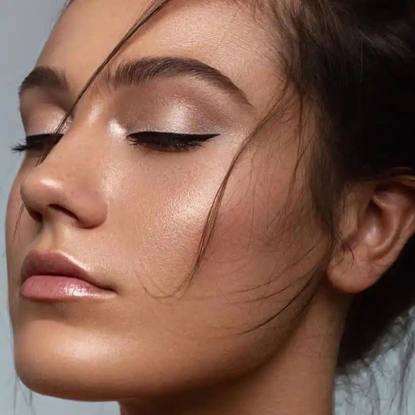 Doğal Kaş Modelleri ve Bakımı: Yüz Tipine Uygun Şekillendirme Teknikleri