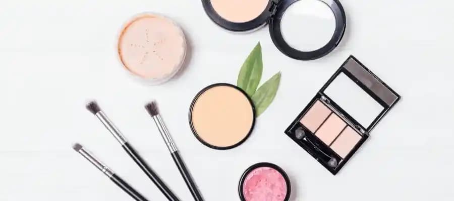 Doğal Makyaj Markaları: Cilde ve Doğaya Dost Organik Güzellik Ürünleri