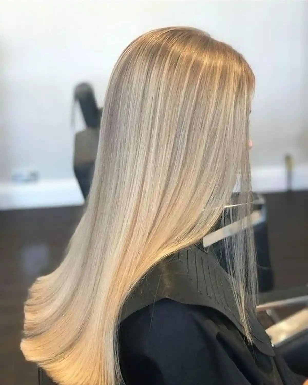 Doğal Sarı Saç Tonları: Cilt Tonunuza Uygun Renk Seçimi ve Bakım Önerileri