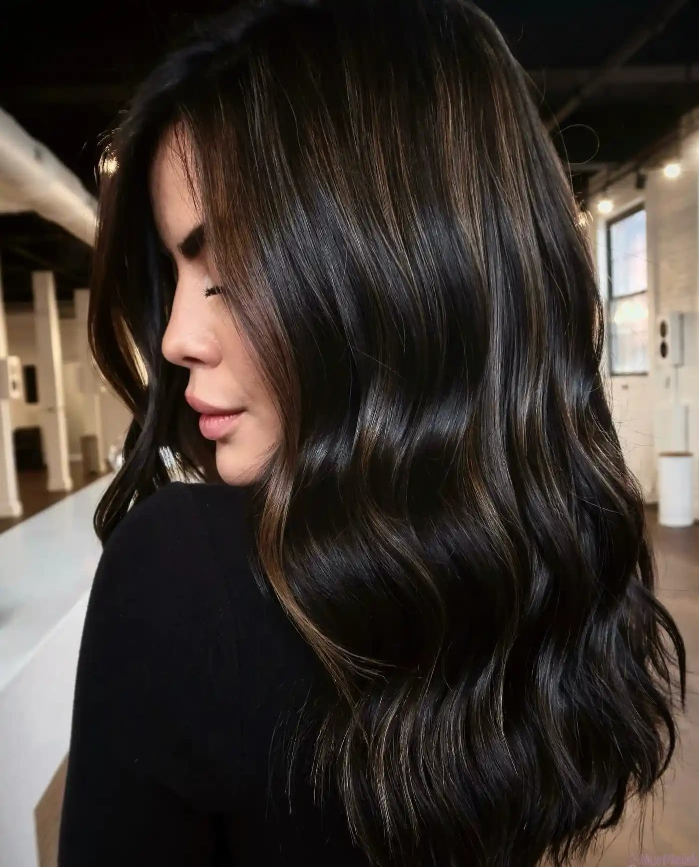 Doğal Siyah Saçın Özellikleri ve Bakımı: Sağlıklı ve Parlak Saç İçin İpuçları