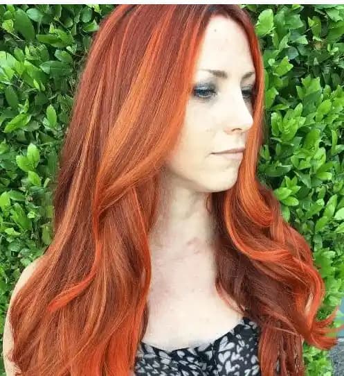 Doğal Turuncu Saç Rengi: Tonlar, Bakım ve Stil Önerileriyle Canlı Görünüm