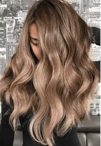 Dore Kahve Saç Rengi: Doğallık ve Şıklığı Birleştiren Sıcak Tonlar