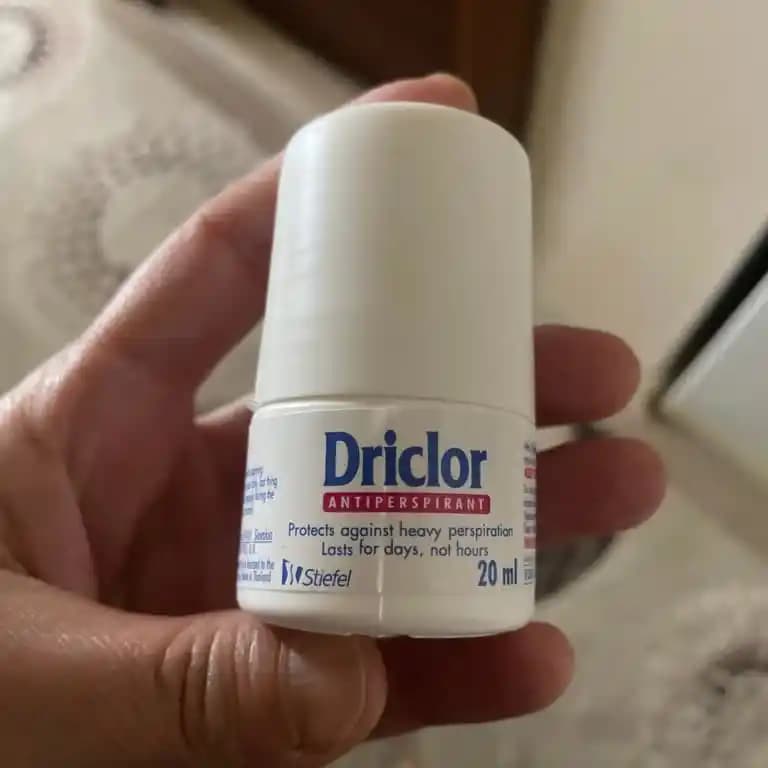 Driclor Roll-On: Aşırı Terleme İçin Etkili ve Güvenli Bir Ter Önleyici Ürün İncelemesi
