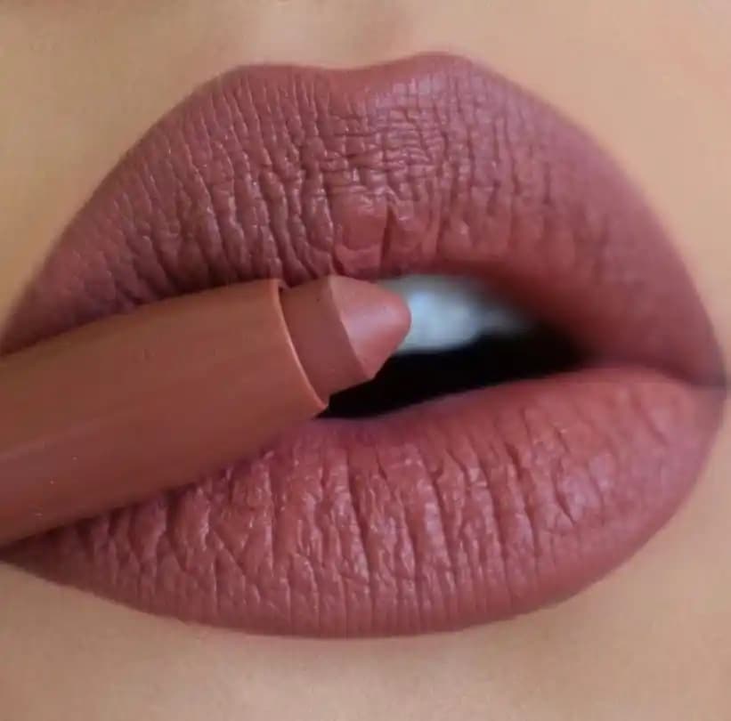 Dudak Rengi Ruj Seçimi, Uygulama Teknikleri ve Bakım Önerileriyle Güzelliğinizi Yansıtın