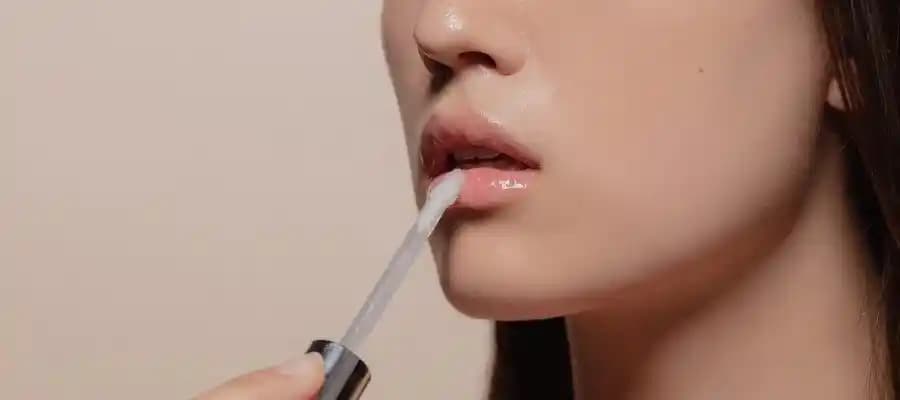 Dudak Yağı Nedir ve Dudak Bakımında Sağladığı Faydalar Nelerdir?