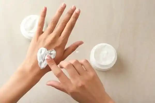 El Kremi Nasıl Sürülür? Elleriniz İçin Etkili ve Doğru Uygulama Yöntemleri