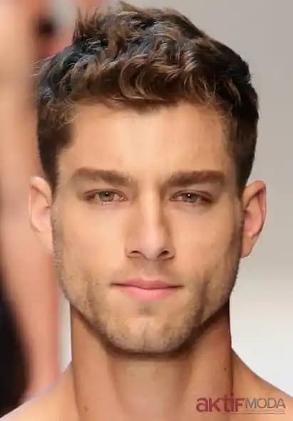 Erkeklerde Dalgalı Saç Nasıl Düzleştirilir? Etkili ve Sağlıklı Yöntemler