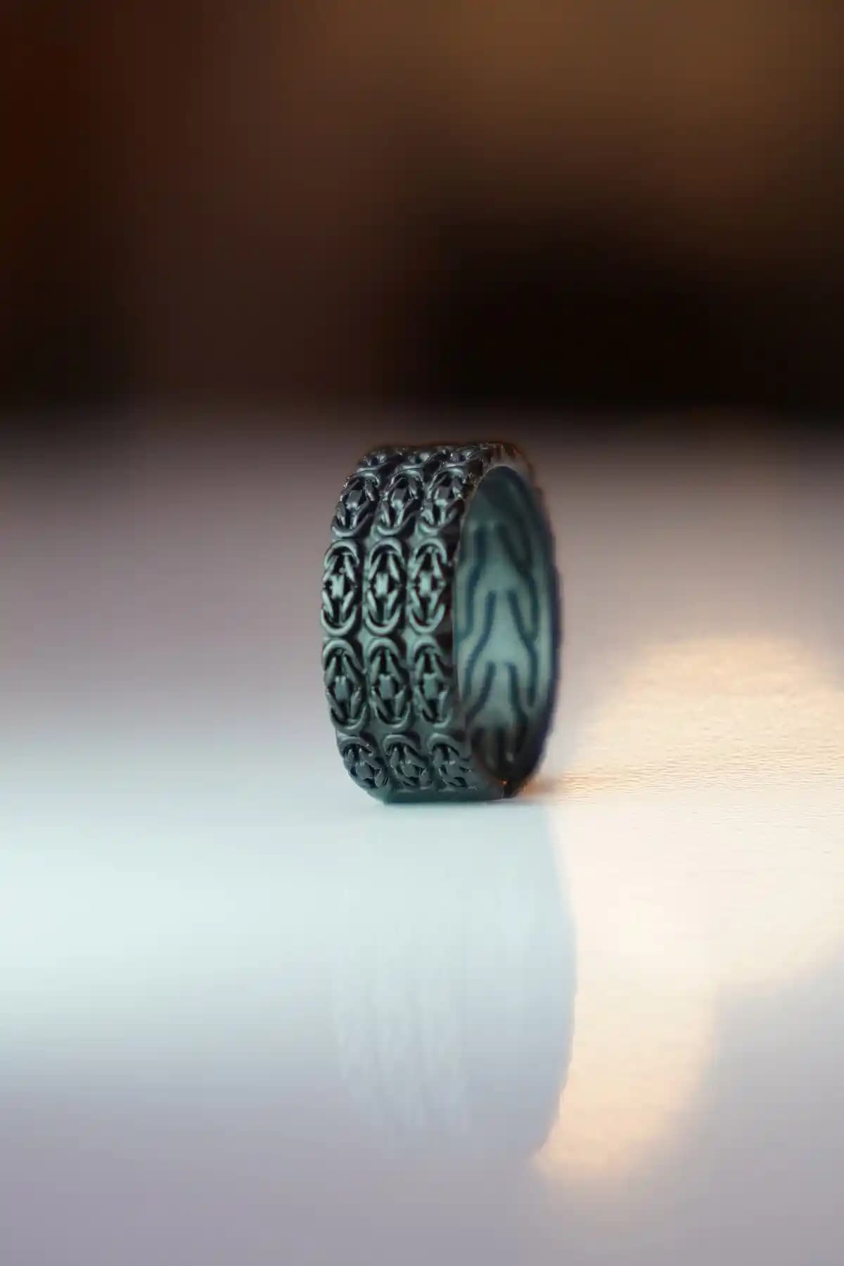 Balık Sırtı Model Ayarlanabilir Siyah Yüzük: Modern ve Dayanıklı Tasarım Özellikleri