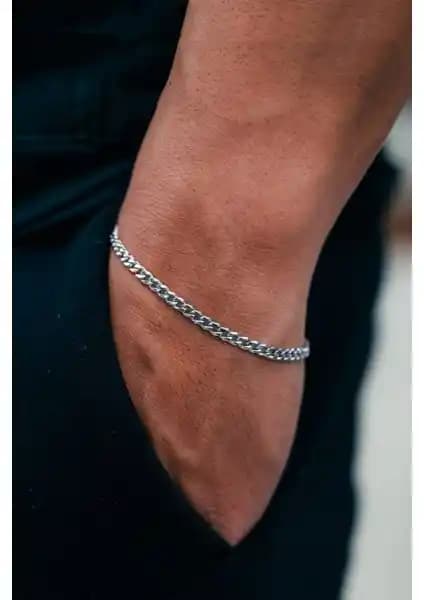 Çelik Bileklik Karşılaştırması: Şıklık ve Dayanıklılık Analizi