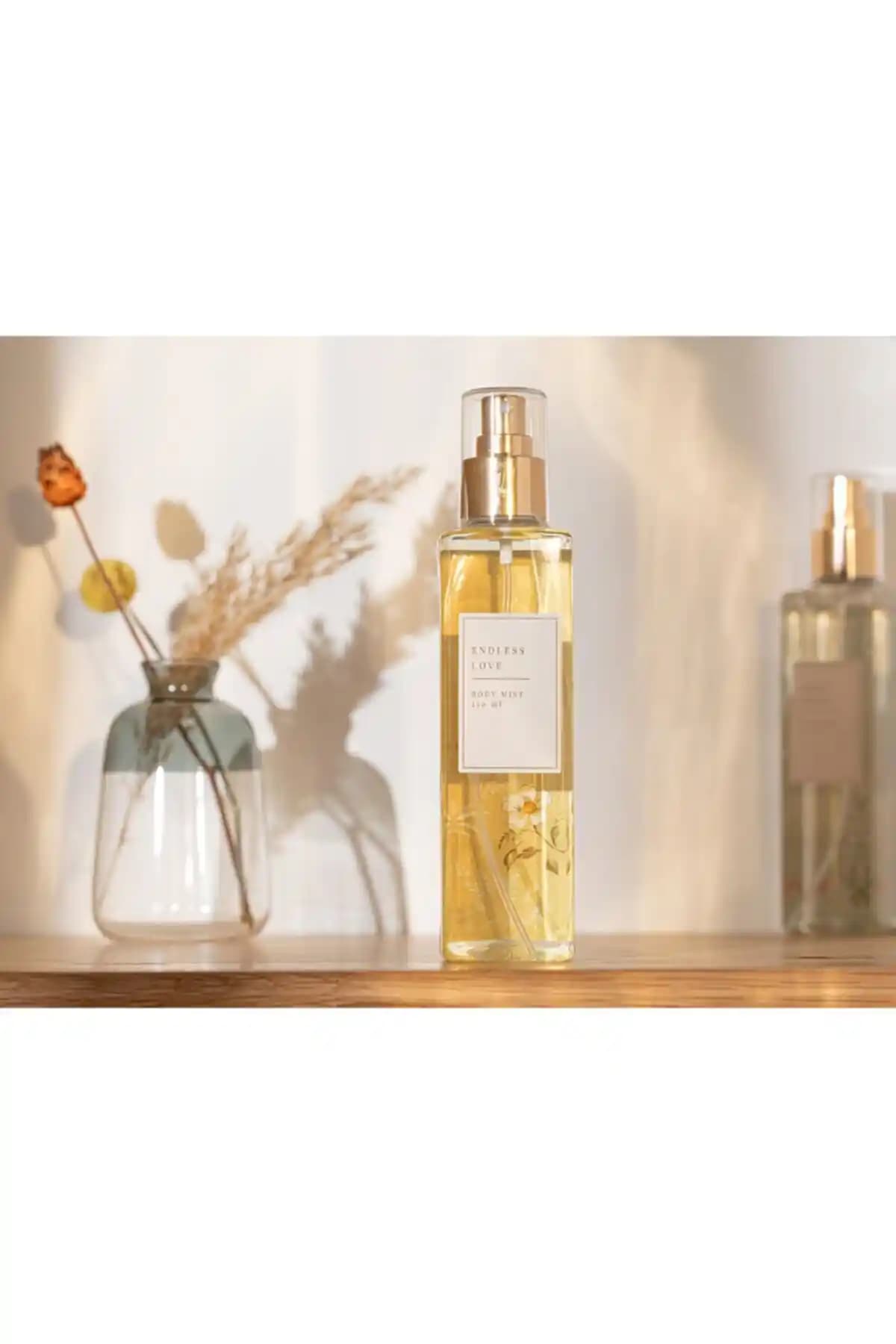 English Home Endless Love Kokulu Body Mist 250 ml şık tasarımı ve ferahlatıcı etkisiyle günlük kullanım için ideal