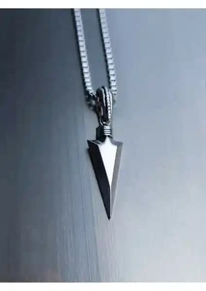 Gümüş Erkek Kolye ve Çelik Bileklik Karşılaştırması: Malzeme, Tasarım ve Dayanıklılık Analizi