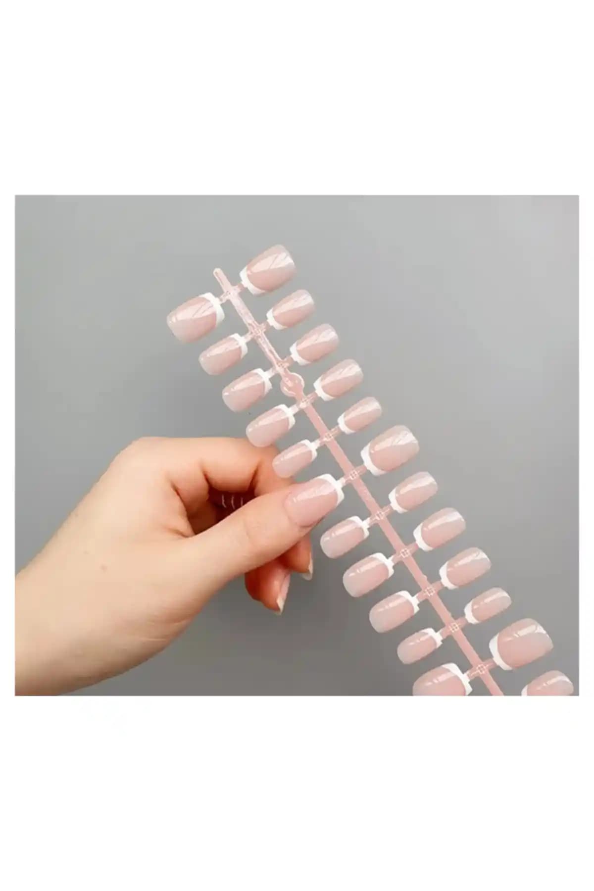 Nail Master 24'lü Küt Takma Tırnak French: Doğal Görünüm ve Kullanım Kolaylığı