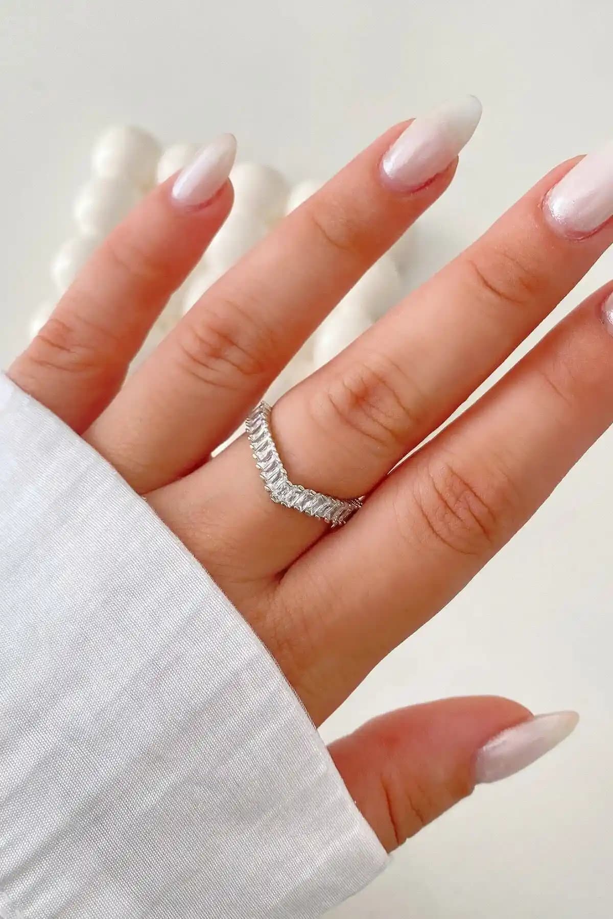 Ressia Baget Zirkon Taşlı Ayarlanabilir Çelik Yüzük: Zarif ve Parlak Tasarım