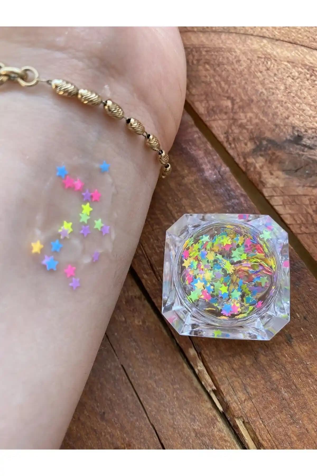 Serashine Jel Glitter: Parlak ve Çekici Makyaj İçin Uygun Çok Renkli Jel Glitter Ürünü