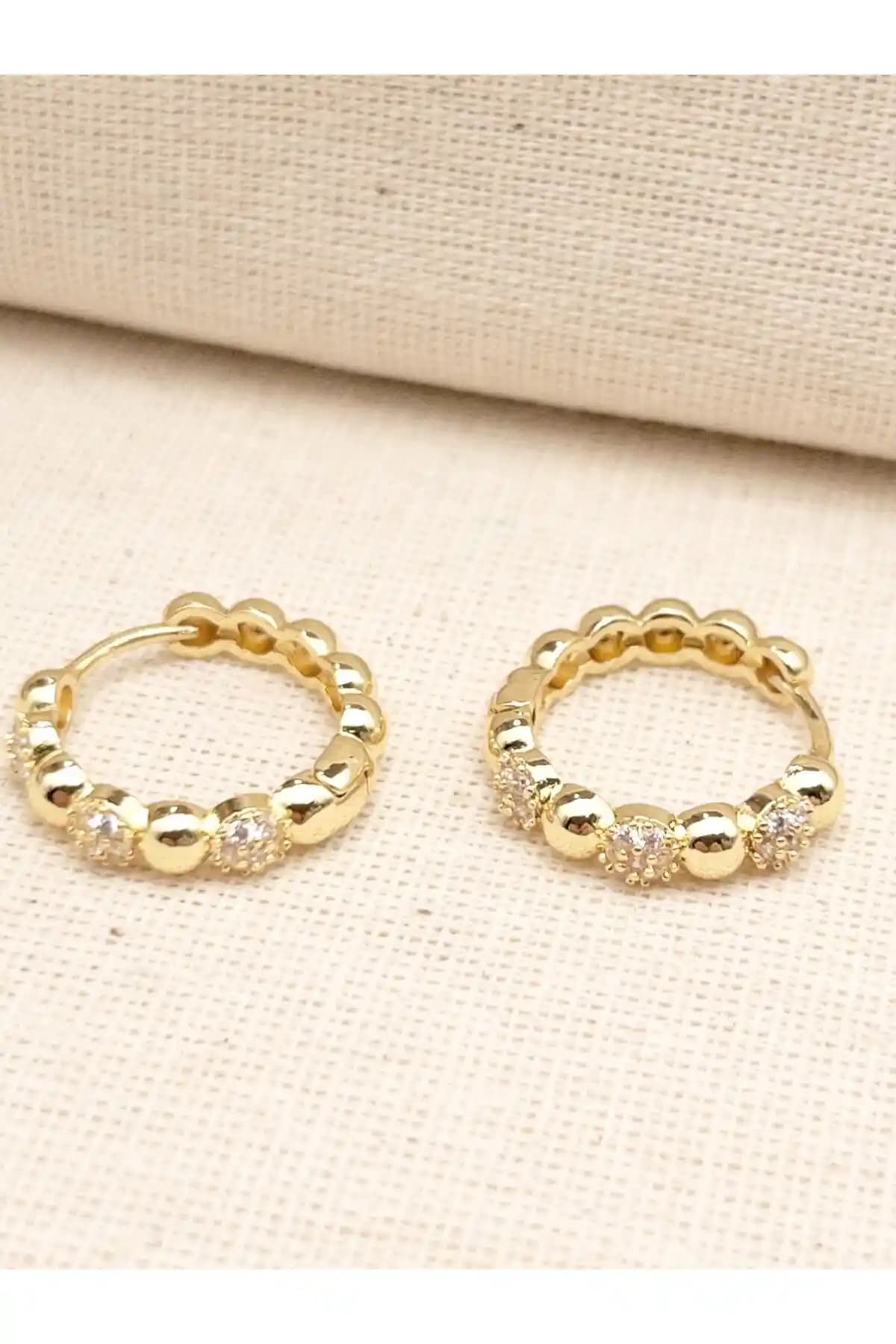 Siya Silver Özel Seri Zirkon Taşlı Çelik Küpe - Şıklık ve Dayanıklılık Bir Arada