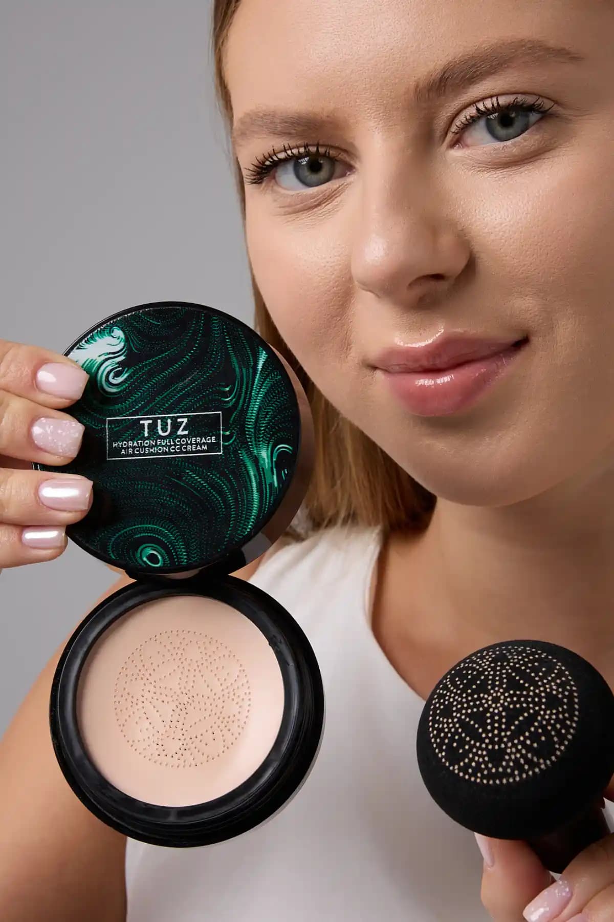 TUZ Fondöten Mantar Kafa Süngerli: Yüksek Kapatıcılık ve Doğal Görünüm Sağlayan Makyaj Ürünü