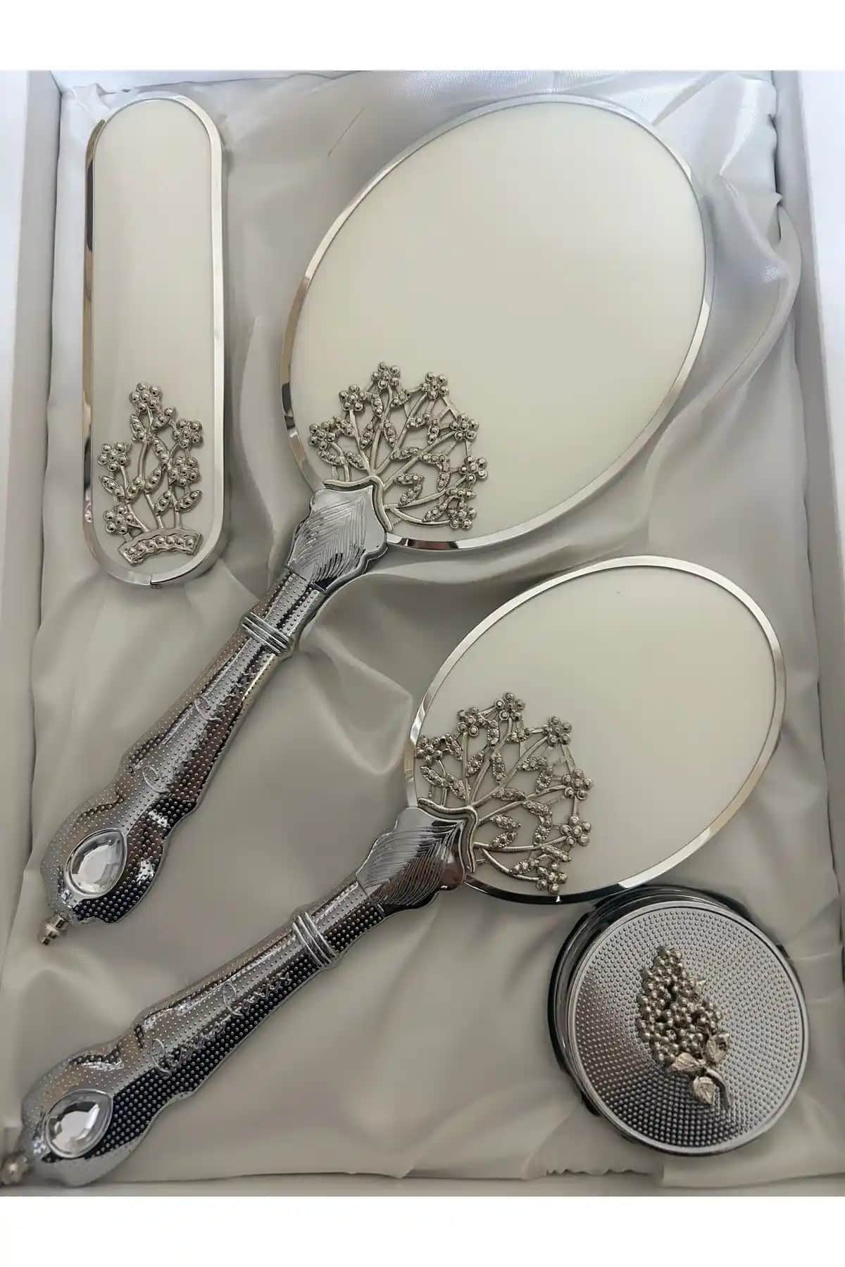 Benim Çeyizim ve CAMOMILE Ayna Tarak Setleri Karşılaştırması