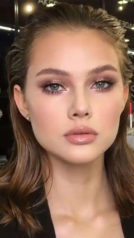 Düğün Makyajında Soğuk Tonlu ve Nötr Pembe Ruj Seçimi İçin Kapsamlı Rehber