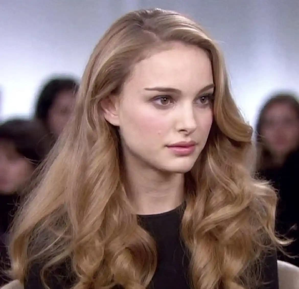 Koyu Sarı Tonlarında Saç Rengi Nasıl Elde Edilir? Profesyonel Yöntemler ve İpuçları