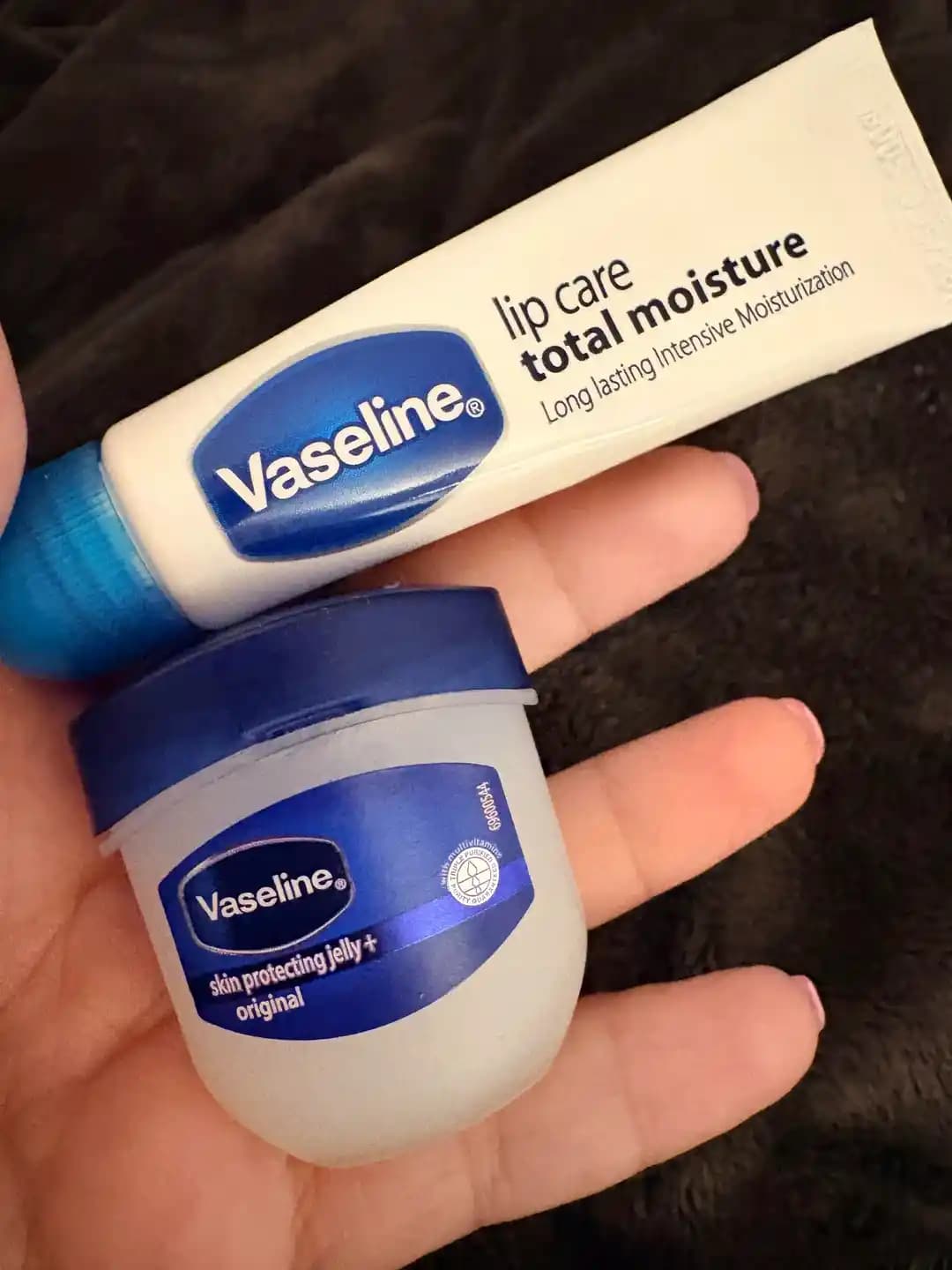Vaseline Ürünlerinde Çiçeksi Koku ve Orijinallik Sorunları: Üretim ve Formülasyon Farkları