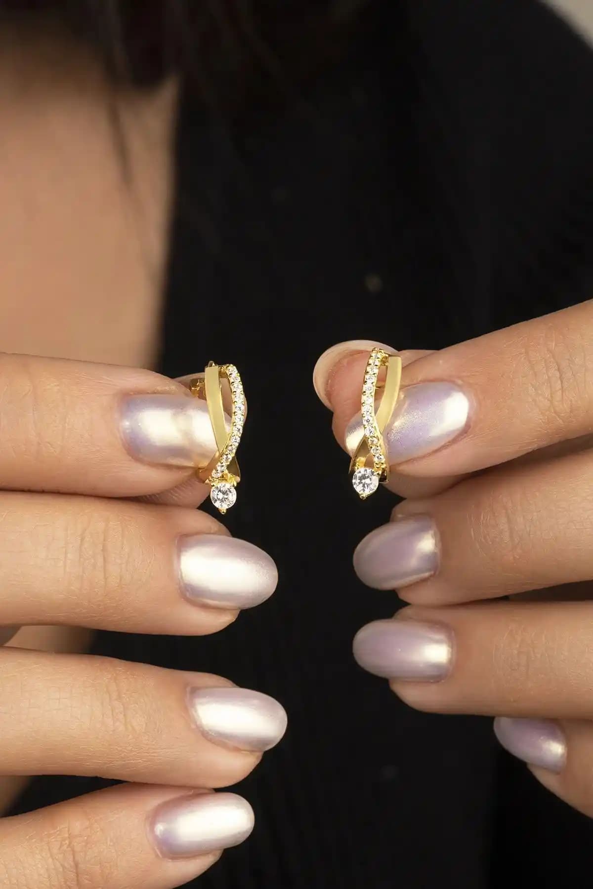 925 Ayar Gümüş Altın Tektaş Örgü Model Küpe Zarif ve Şık Tasarım