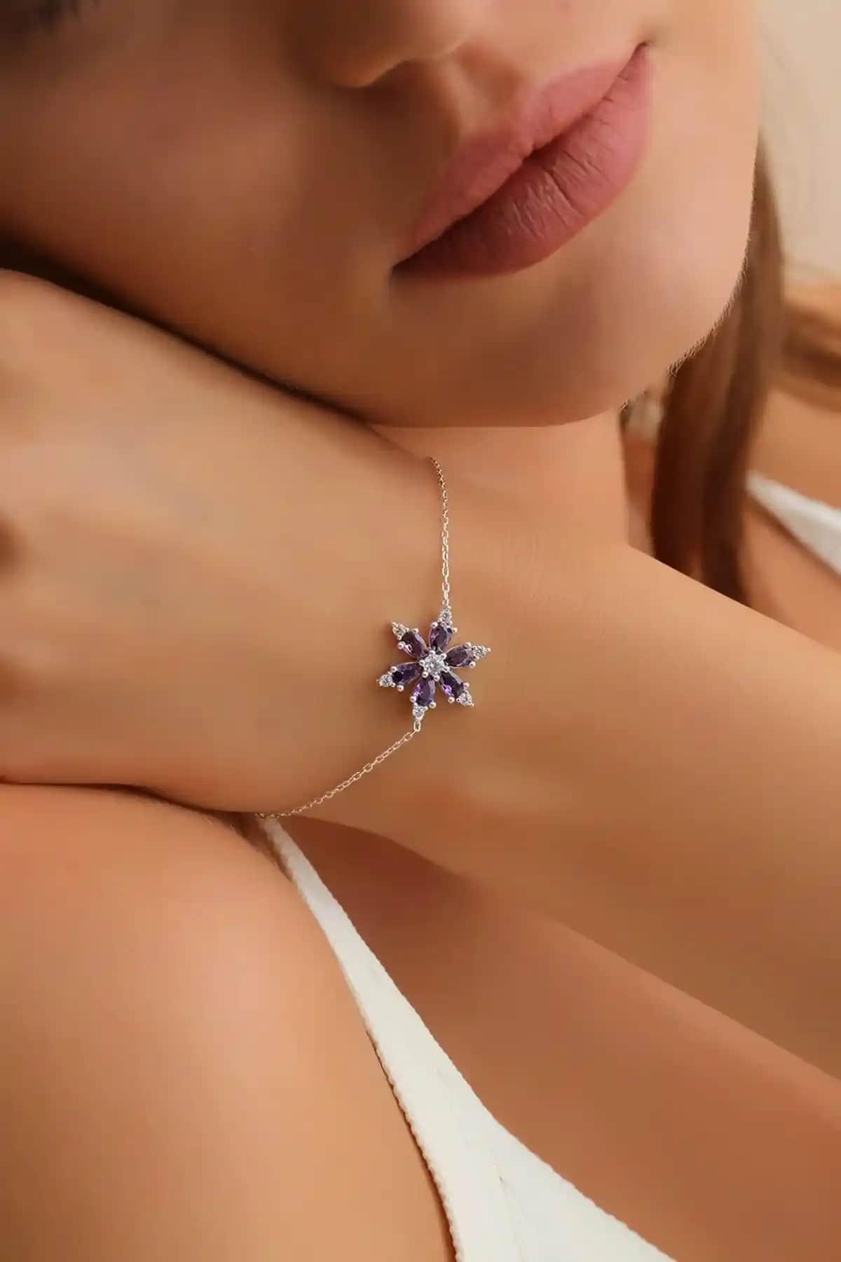 925 Ayar Gümüş Ametist Damla Taşlı Kamelya Lotus Çiçeği Bileklik Özellikleri ve Kullanım Avantajları