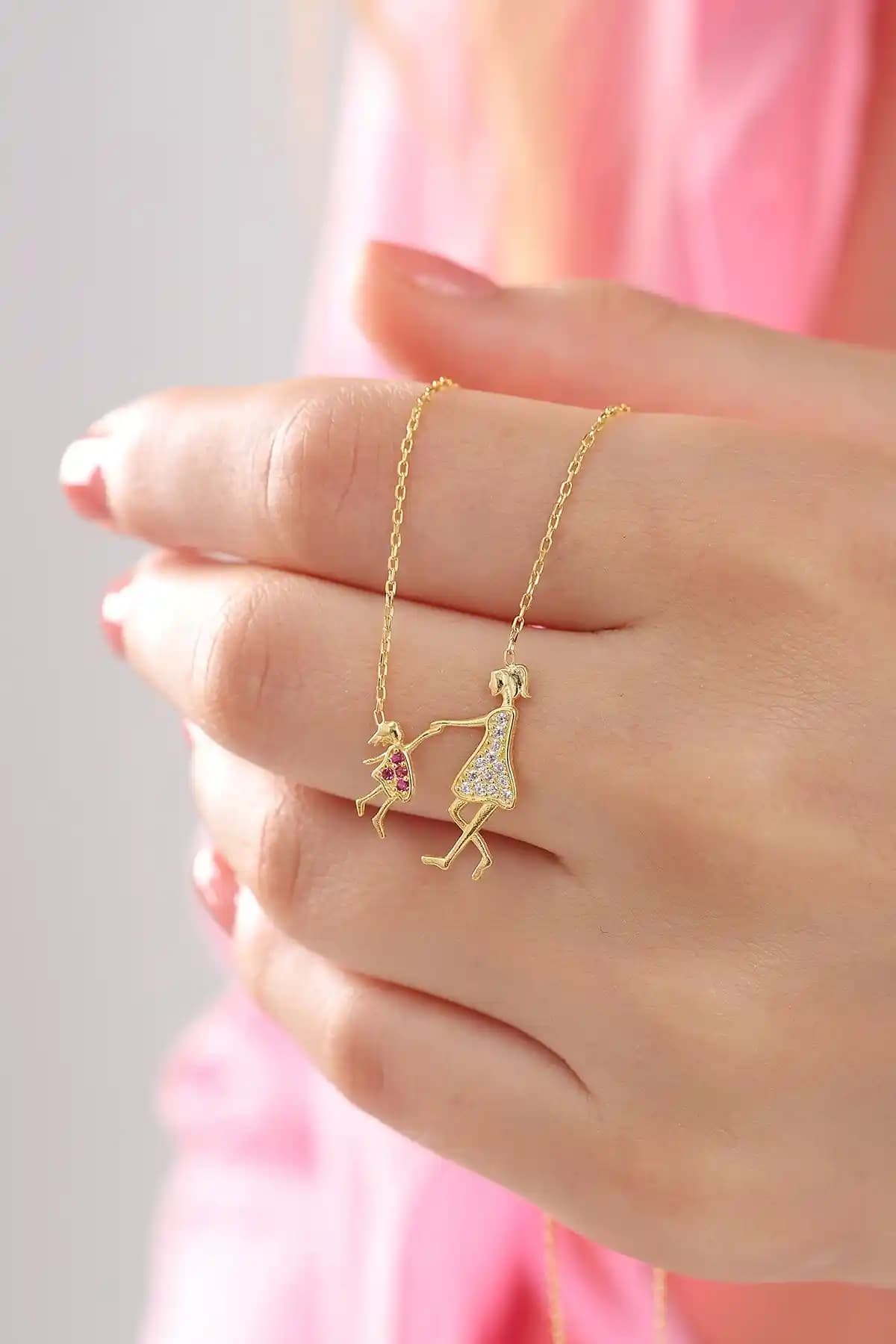 925 Ayar Gümüş Anne ve Çocuk Sevgisini Simgeliyen Zarif Kolye Tasarımı