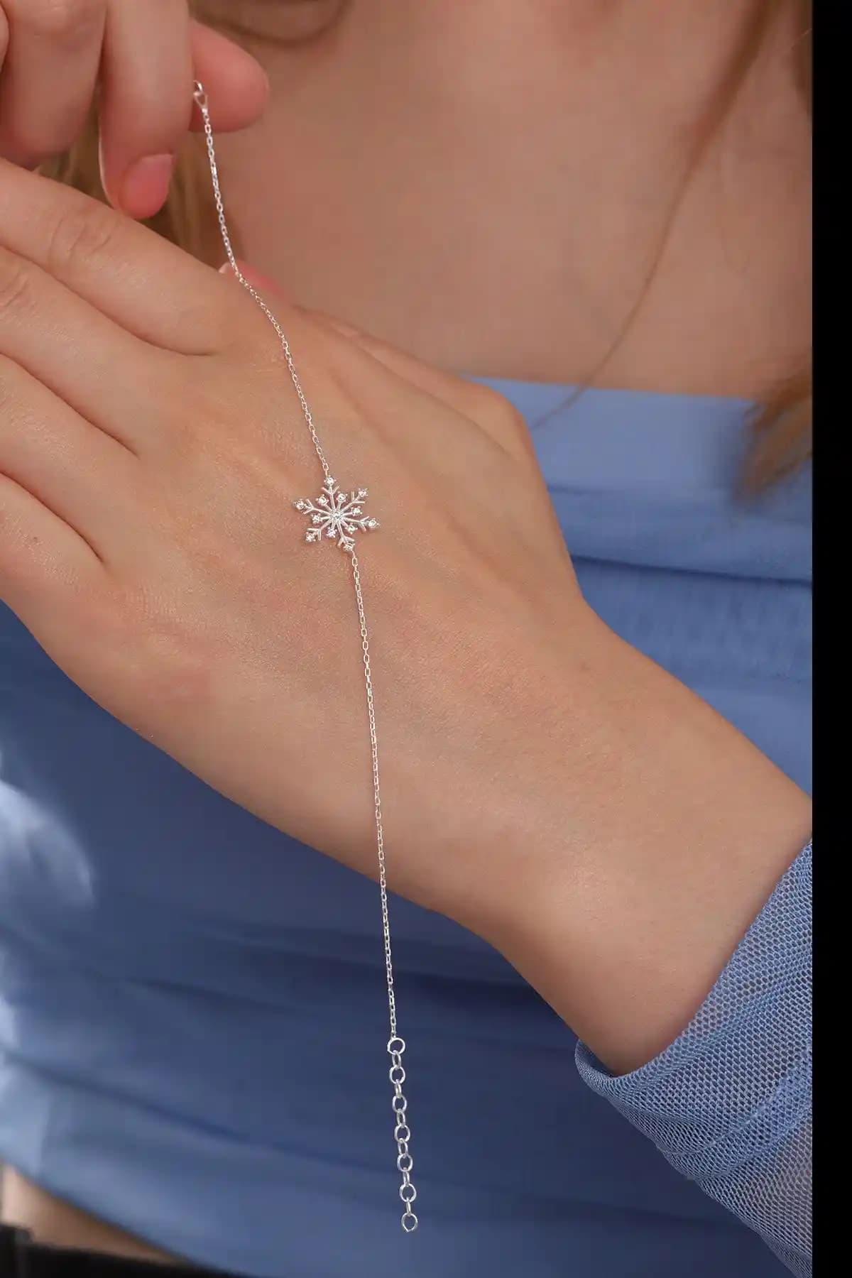 925 Ayar Gümüş Zincirli ve Zircon Taşlı Kar Tanesi Bileklik Detayları