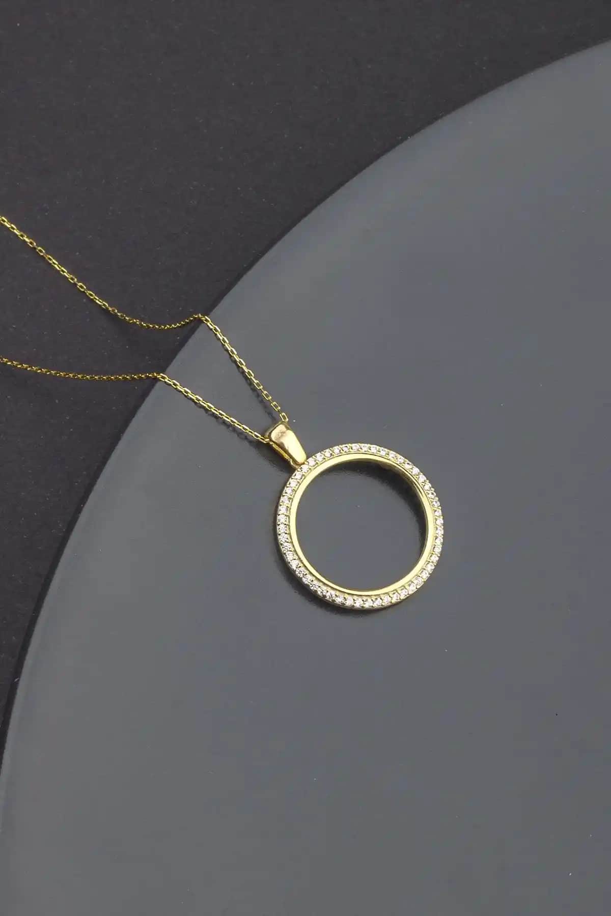 925 Ayar Gümüş Zircon Taşlı Çerçeveli Kolye - Zarif ve Şık Takı Seçeneği