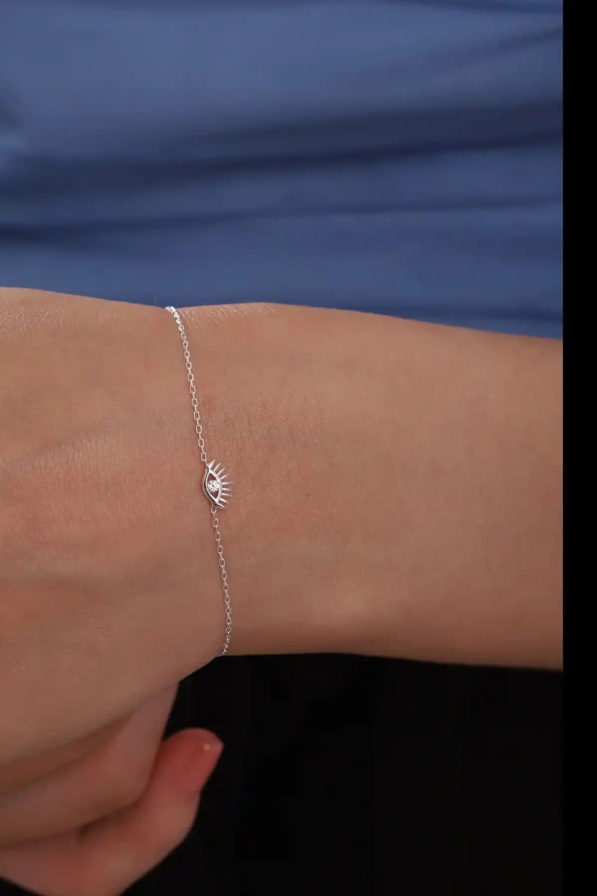 925 Ayar Gümüş Zirkon Taşlı Minimal Kirpik Göz Model Bileklik Şık ve Dayanıklı Tasarım