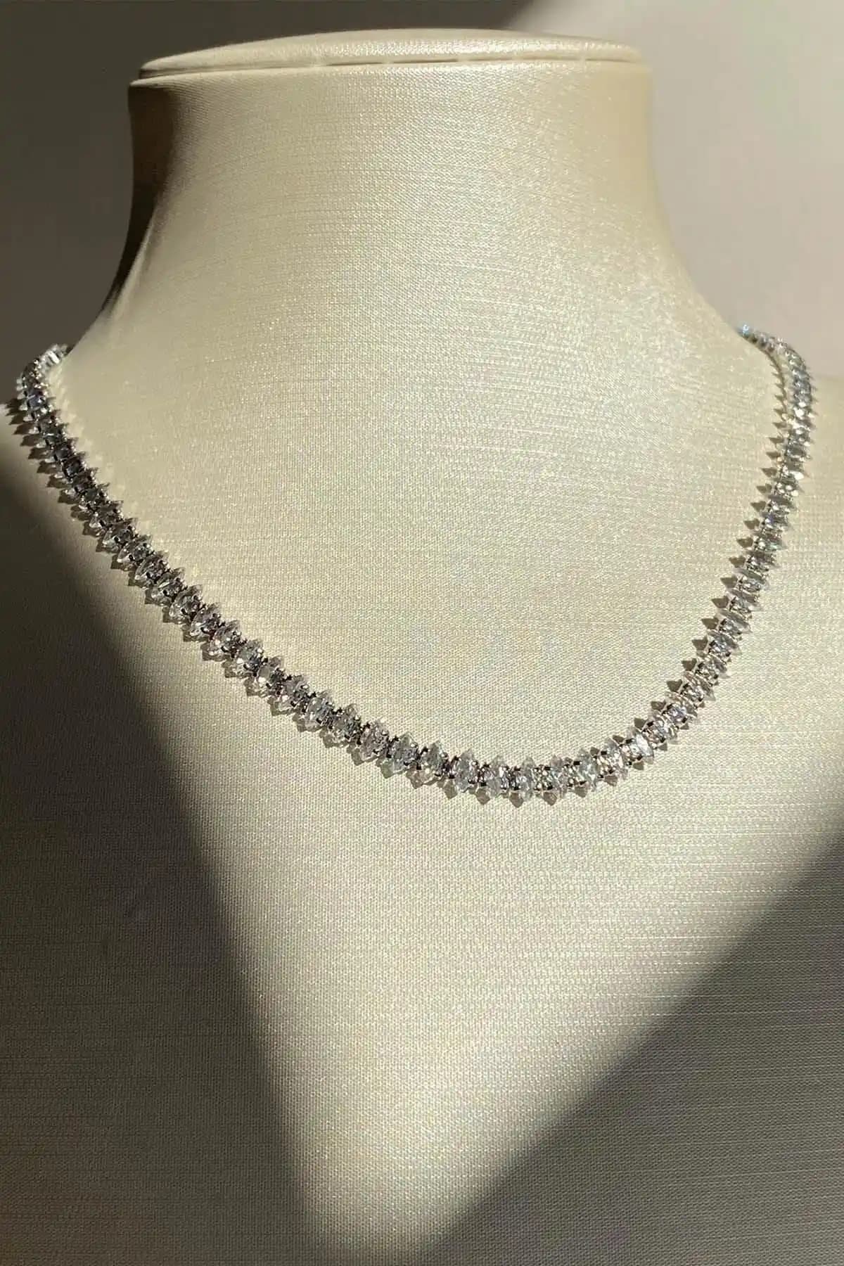 Amoreist Arpa Taşı Su Yolu Gümüş Kolye: Zarif ve Doğal Tasarım İle Şıklık Katın